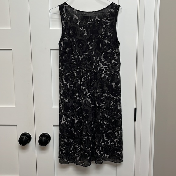 Patterned dress w. ruffle detail [Loft] - Picture 2 of 3